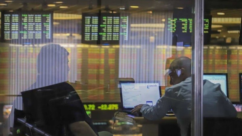 El riesgo pa&iacute;s super&oacute; los 530 puntos mientras que las acciones argentinas operaron con disparidades