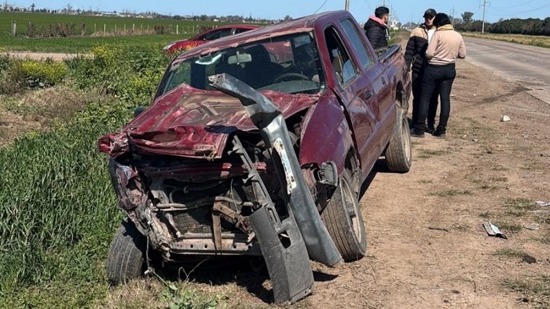 Fuerte choque entre una camioneta y un colectivo a la salida de Freyre