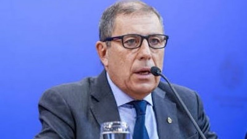 Ministro de Economía uruguayo pidió cuidar las cuentas públicas para no terminar como Argentina