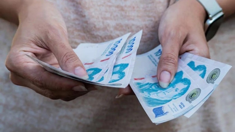 El Gobierno fijó aumentos escalonados para el salario mínimo hasta abril de 2027