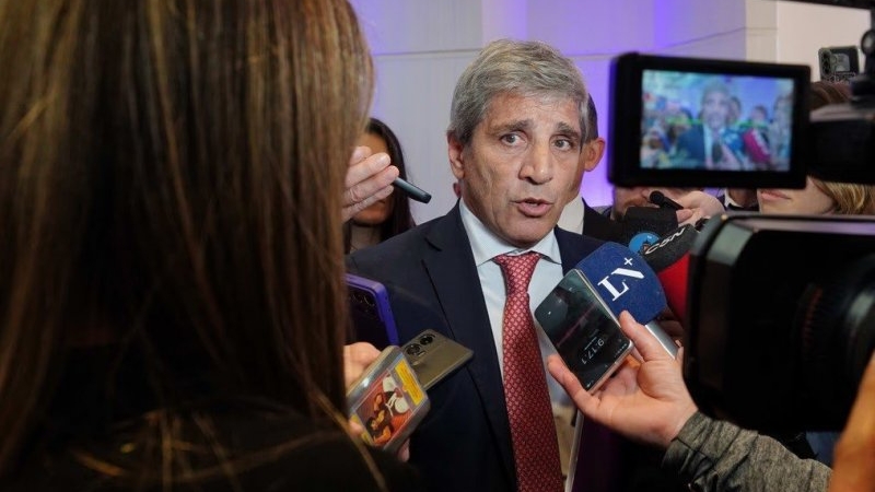 Luis Caputo afirmó que en dos años aún habrá gente que no llegue a fin de mes