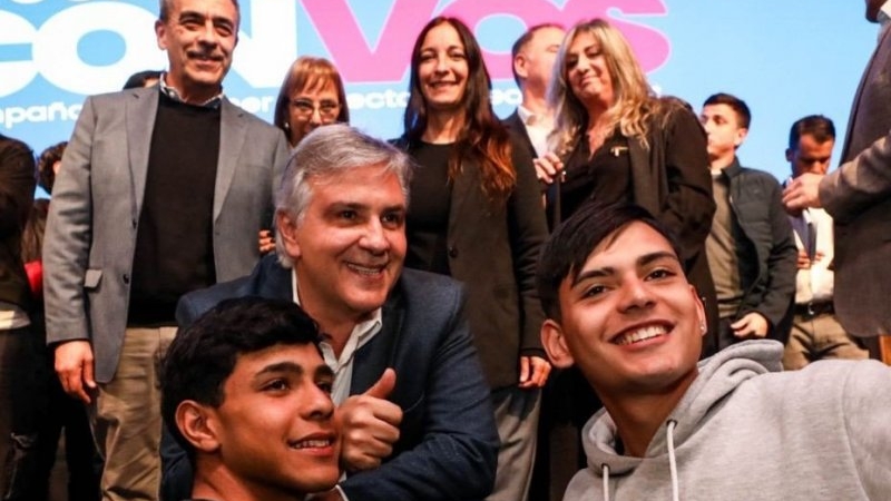 Llaryora present&oacute; &ldquo;Con Vos&rdquo;, el programa que busca prevenir la desvinculaci&oacute;n escolar