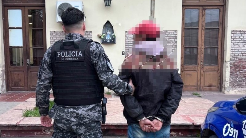 Un hombre fue detenido tras amenazar con un cuchillo a una mujer en barrio Hospital