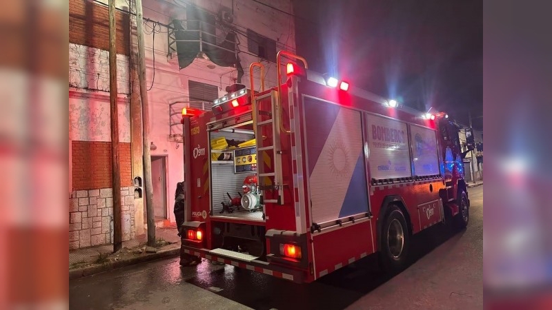Un incendio afect&oacute; a dos departamentos en C&oacute;rdoba: un hombre fue internado con quemaduras