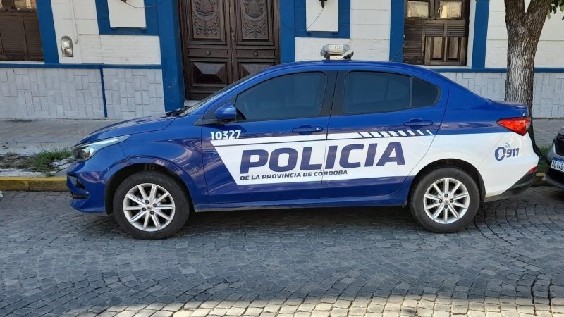 Choque entre una moto y una camioneta en barrio Roca