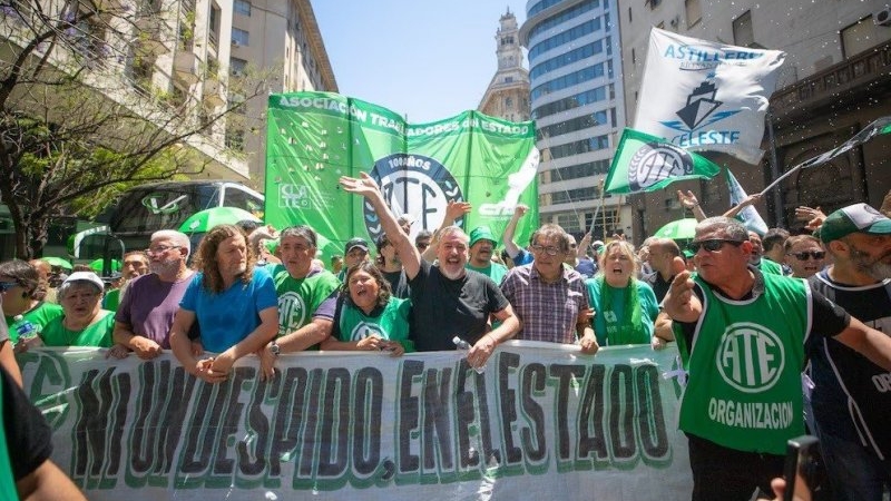 Baja récord de la conflictividad laboral: se redujo un 27% en un año, con menos huelguistas y jornadas de trabajo perdidas