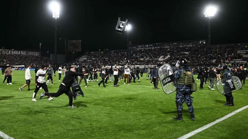 Hinchas de Platense protagonizaron incidentes después de la eliminación ante Fluminense por la Copa Libertadores