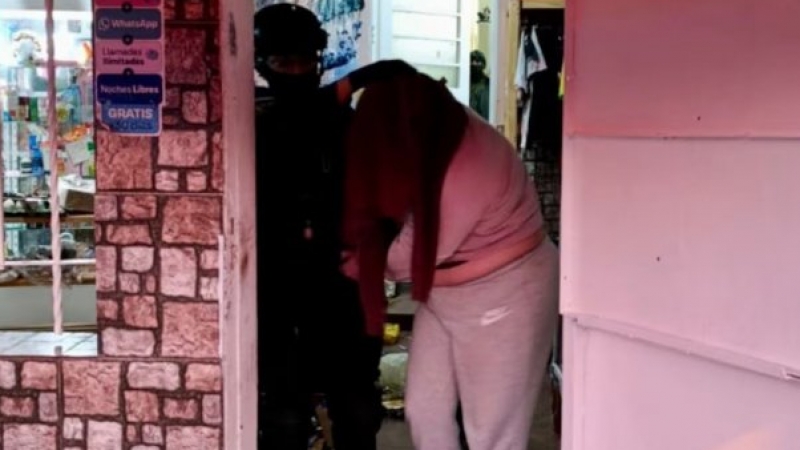 Madre e hija cayeron por venta de drogas en C&oacute;rdoba: ten&iacute;an un kiosco como fachada