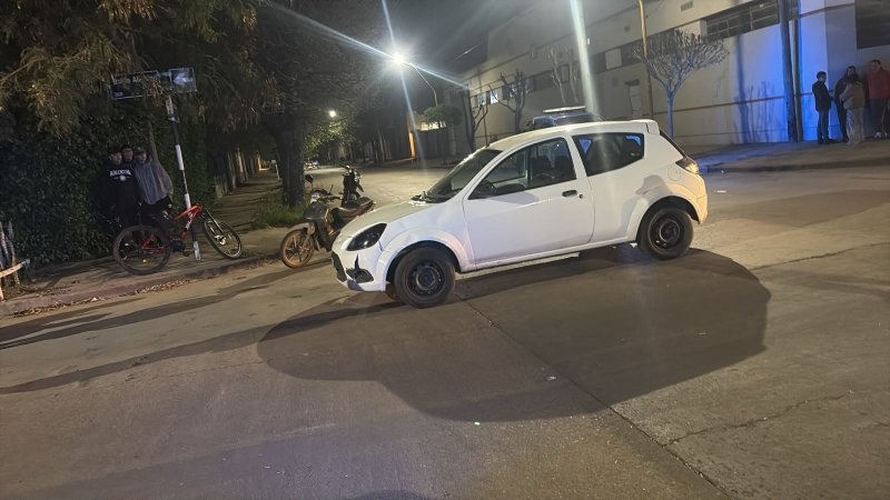 Accidente de tránsito en barrio Sarmiento: un adolescente fue trasladado al hospital