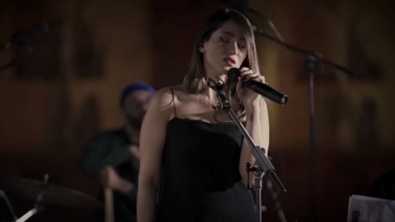 Ir&aacute;n confirm&oacute; 74 latigazos para una cantante por realizar un concierto sin velo