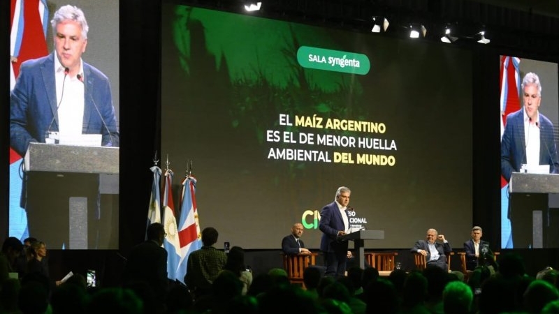 Llaryora reclam&oacute; eliminar las retenciones y aprobar la nueva ley de Biocombustibles