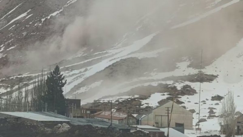 Desprendimiento de rocas y tierra: alerta en una concurrida &aacute;rea andina cercana a uno de los cruces fronterizos con Chile