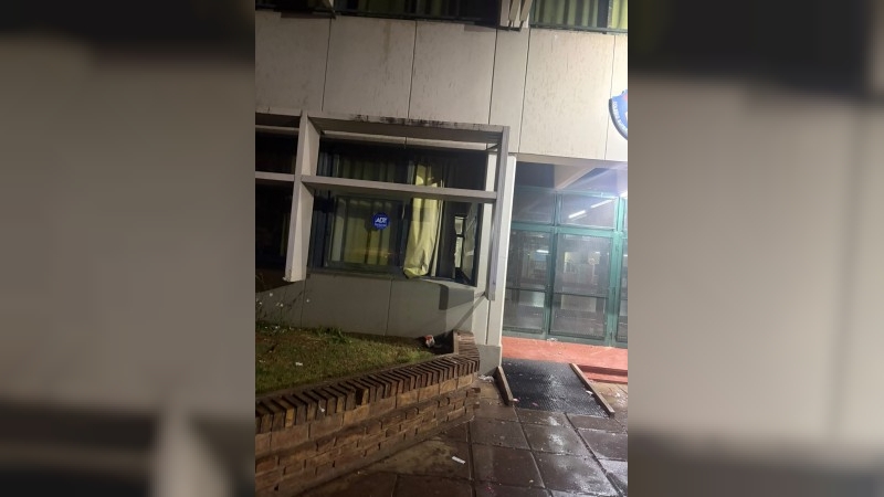 Tres menores fueron demorados tras ingresar a una escuela durante la madrugada del jueves