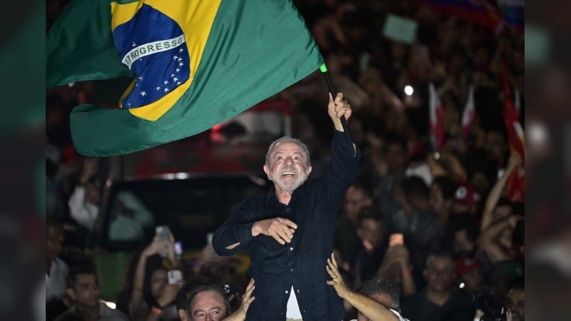 Lula da Silva gan&oacute; un hist&oacute;rico balotaje a Fl&aacute;vio Bolsonaro y asumir&aacute; un cuarto mandato en Brasil