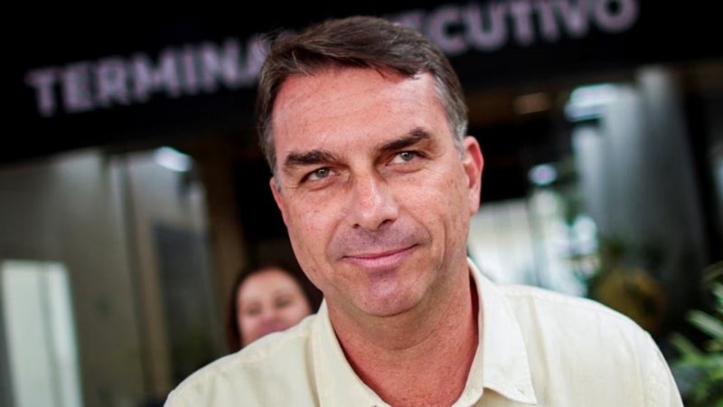 Fl&aacute;vio Bolsonaro le pidi&oacute; asilo pol&iacute;tico a Donald Trump y ya est&aacute; en vuelo a Estados Unidos